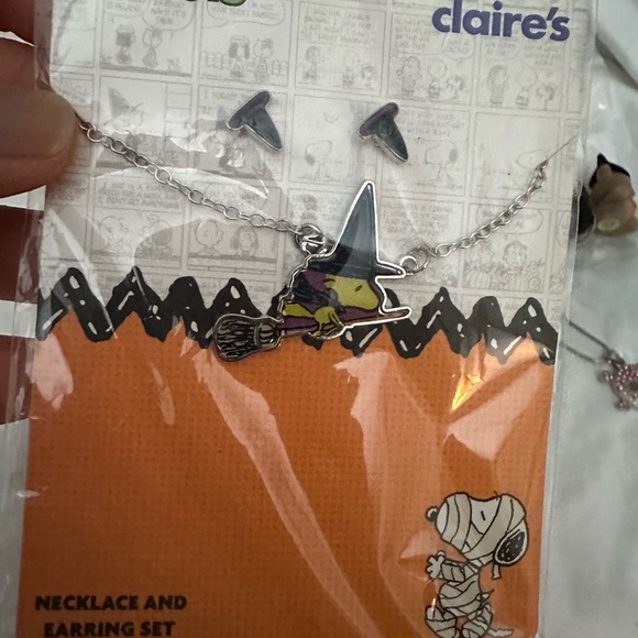 Eight pieces Halloween bundle gently used - Picture 8 of 16